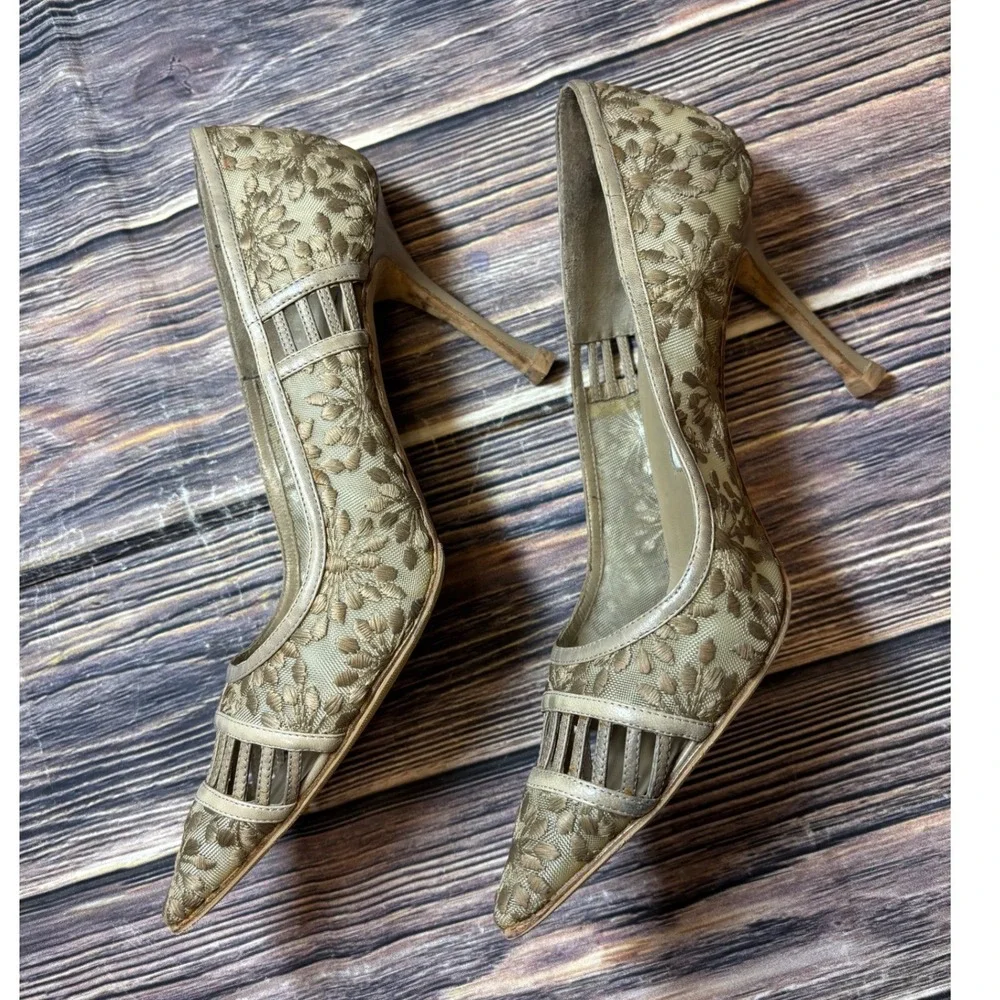 Manolo Blahnik Pumps Womens Size 40 Beige Mesh Floral Embroidered Pointed Toe